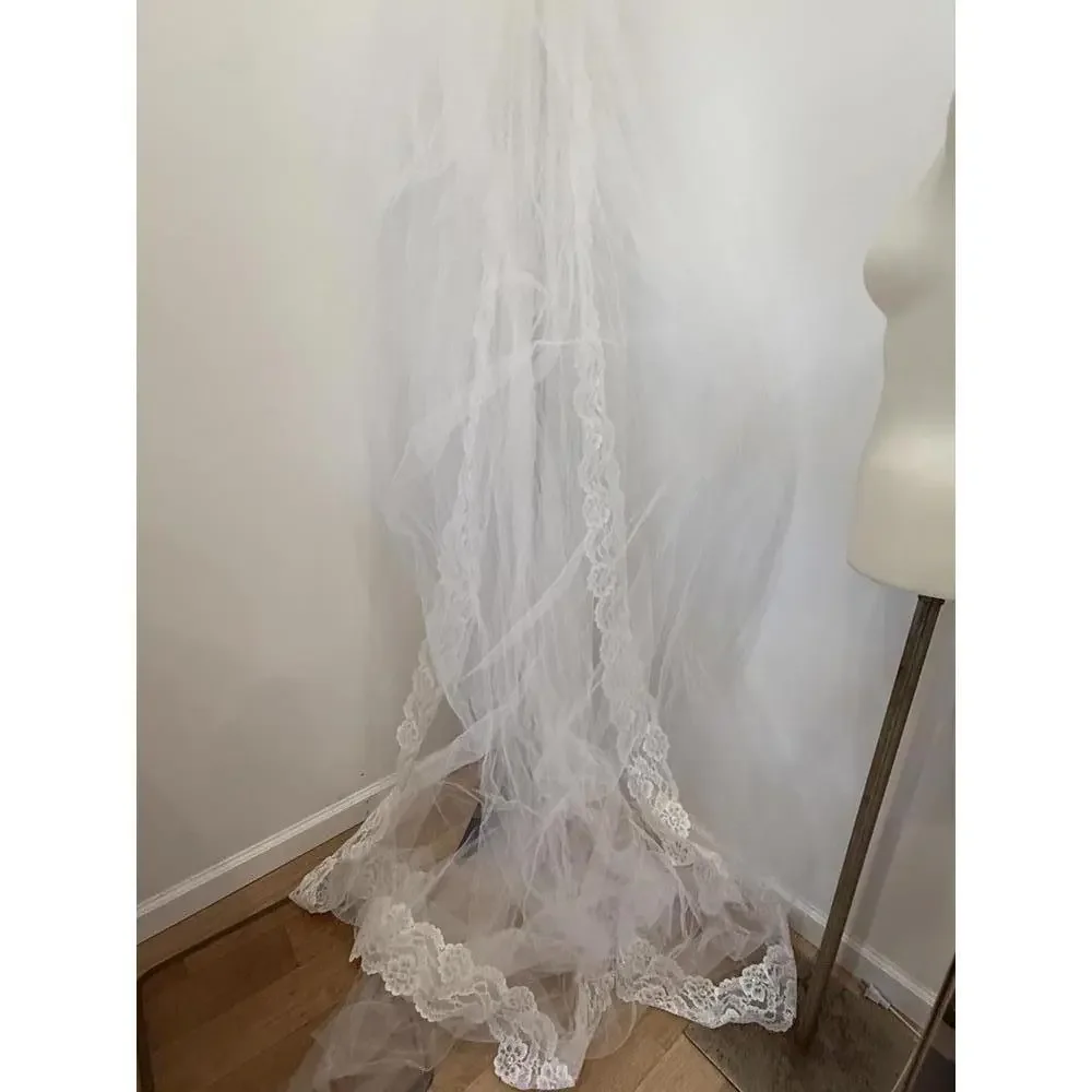 Very Long Vintage White Lace Trim Bridal Veil - Picture 2 of 14